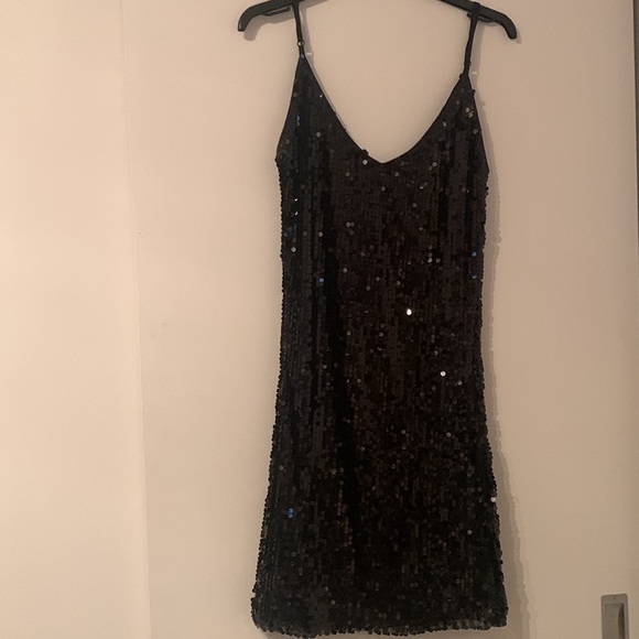 Lovely sequin dress! Perfect for the holidays 🎄 - Picture 4 of 5
